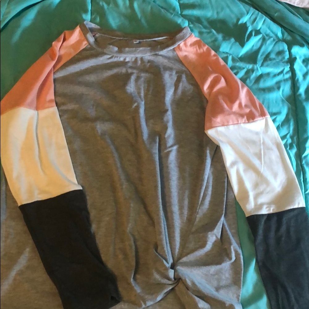 NEVER WORN! Long sleeved tee with knot detail